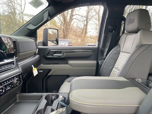 Used 2025 Chevrolet Silverado 2500 ZR2 w/ ZR2 Bison Edition image 11