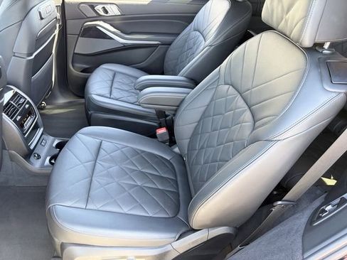 Used 2023 BMW X7 xDrive40i w/ M Sport Package AWD/4WD image 26