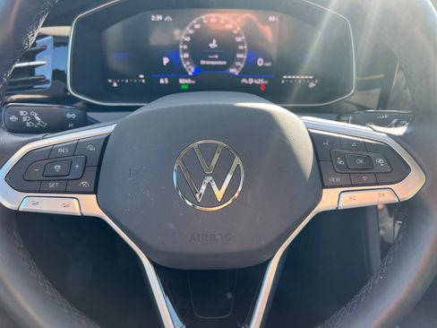 Used 2025 Volkswagen Jetta SE image 27