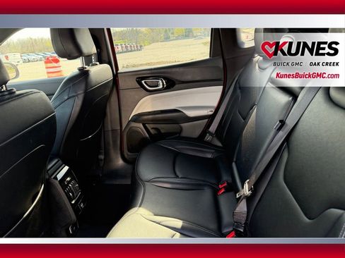 Used 2025 Jeep Compass Limited AWD/4WD image 9