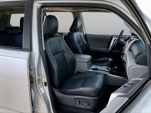 Used 2011 Toyota 4Runner SR5 w/ Premium Pkg w/Leather AWD/4WD image 8