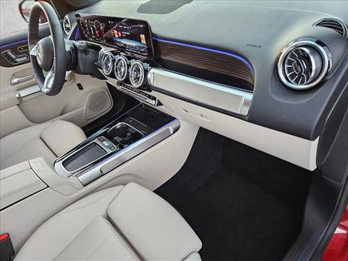 Used 2025 Mercedes-Benz GLB 250 4MATIC image 21