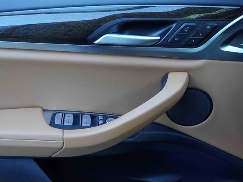 Certified 2025 BMW X4 xDrive30i image 15