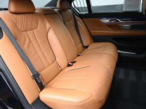 Used 2022 BMW 740i xDrive 740i xDrive w/ M Sport Package image 26