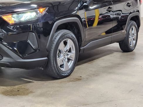 Used 2022 Toyota RAV4 LE image 17