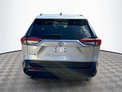 Used 2020 Toyota RAV4 LE image 7