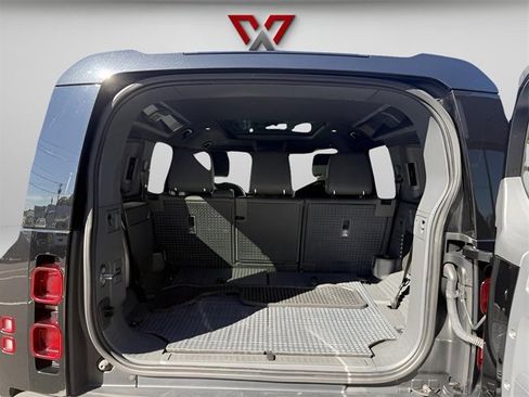 Used 2022 Land Rover Defender 110 X-Dynamic SE image 4