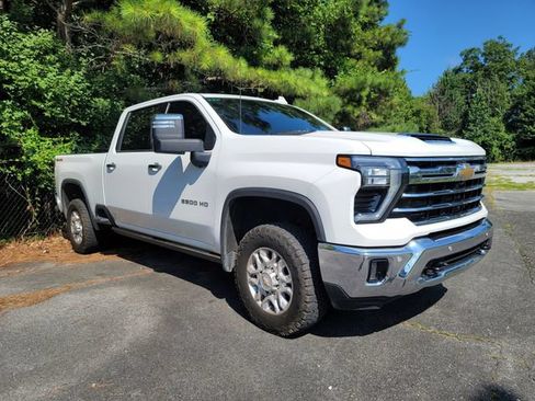Used 2024 Chevrolet Silverado 2500 LTZ w/ LTZ Plus Package AWD/4WD image 3