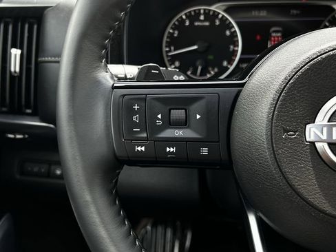 Used 2024 Nissan Pathfinder SL AWD/4WD image 13