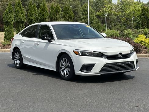 Used 2023 Honda Civic LX image 2