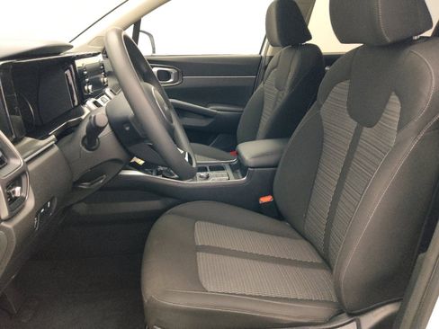 Used 2023 Kia Sorento LX FWD image 17