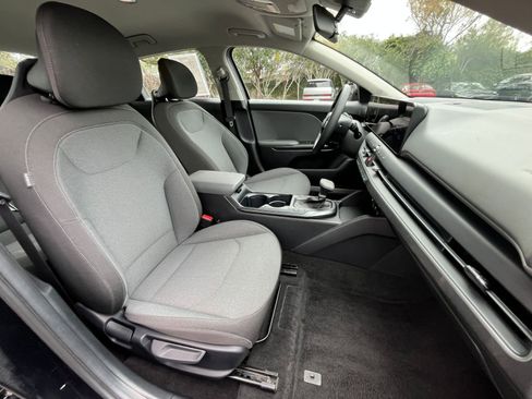 Used 2025 Kia K4 LXS image 35