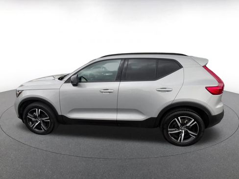 Used 2024 Volvo XC40 B5 Core AWD/4WD image 9