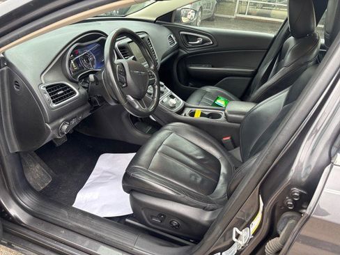 Used 2017 Chrysler 200 Limited Platinum w/ Comfort & Convenience Group image 8