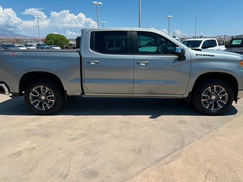 Used 2023 Chevrolet Silverado 1500 LT w/ Convenience Package II AWD/4WD image 7