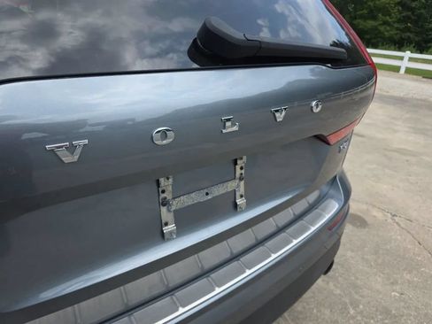 Used 2018 Volvo XC60 T5 Momentum w/ Vision Package AWD/4WD image 10