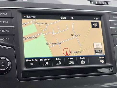 Used 2017 Volkswagen Golf Alltrack SEL image 32