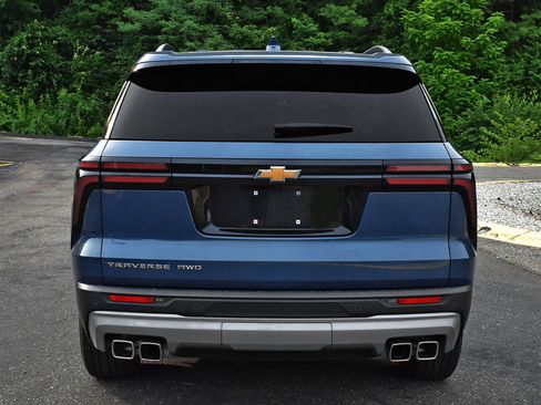 Used 2026 Chevrolet Traverse LT AWD/4WD image 7