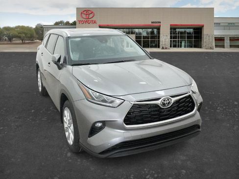 New 2026 Toyota Highlander Limited AWD/4WD image 16