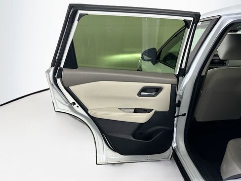 Used 2024 Nissan Rogue SV image 27