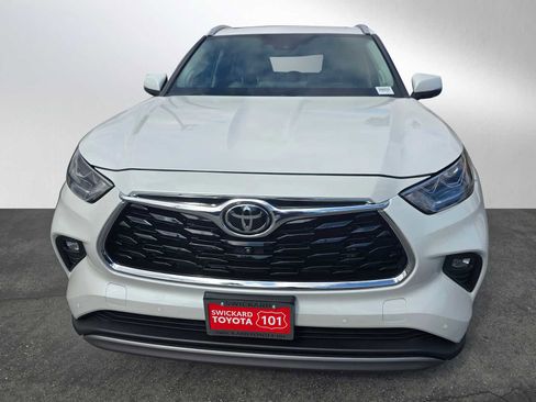 Used 2023 Toyota Highlander Platinum image 2