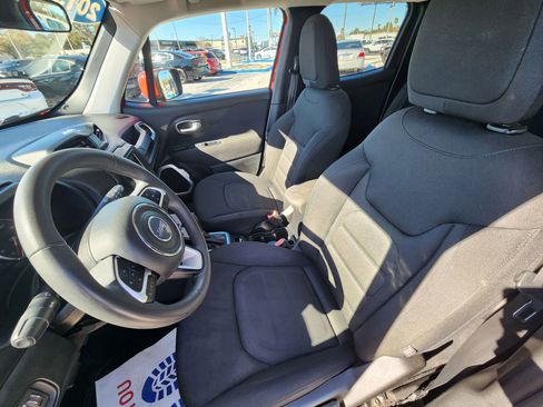 Used 2019 Jeep Renegade Latitude image 17