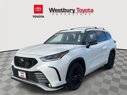 Certified 2025 Toyota Highlander XSE image 5