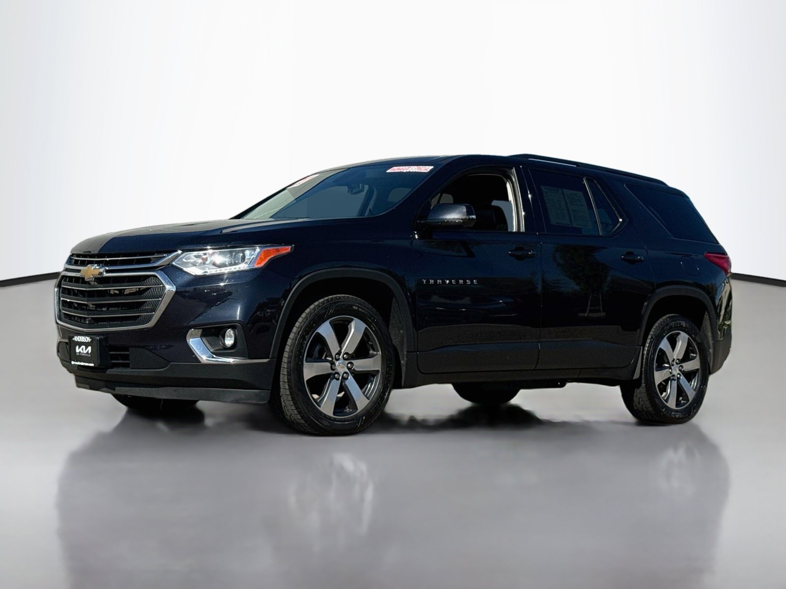 Used 2020 Chevrolet Traverse LT w/ LT Premium Package FWD image 3