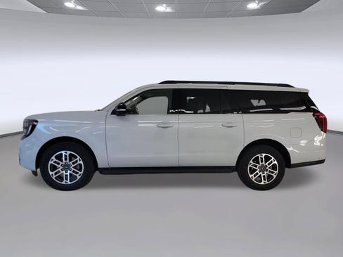 Used 2025 Ford Expedition Max Active RWD image 2