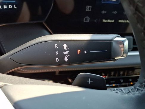 Used 2025 Chevrolet Equinox LT w/ Safety and Technology Package FWD image 16