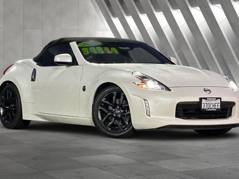 Used 2018 Nissan 370Z Touring image 1