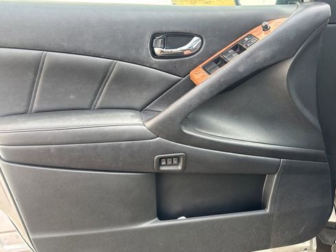 Used 2011 Nissan Murano LE w/ Navigation Pkg image 6