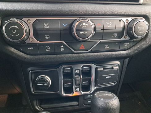 New 2025 Jeep Gladiator Sport image 23