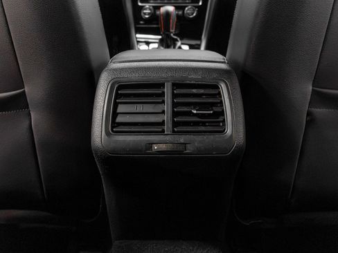 Used 2016 Volkswagen Golf R 4-Door image 25