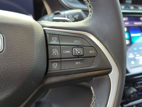 Used 2024 Jeep Grand Cherokee Altitude AWD/4WD image 12