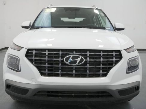 New 2025 Hyundai Venue SEL image 3