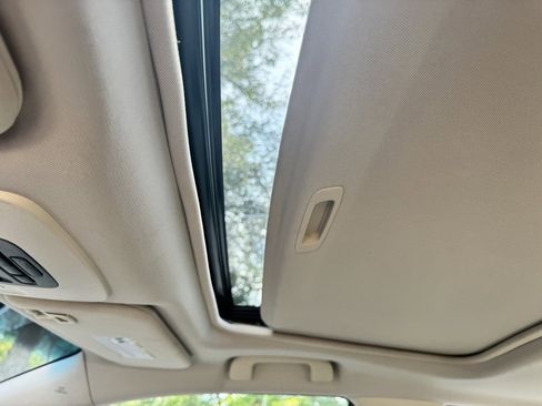 Used 2020 Toyota Avalon Limited image 27