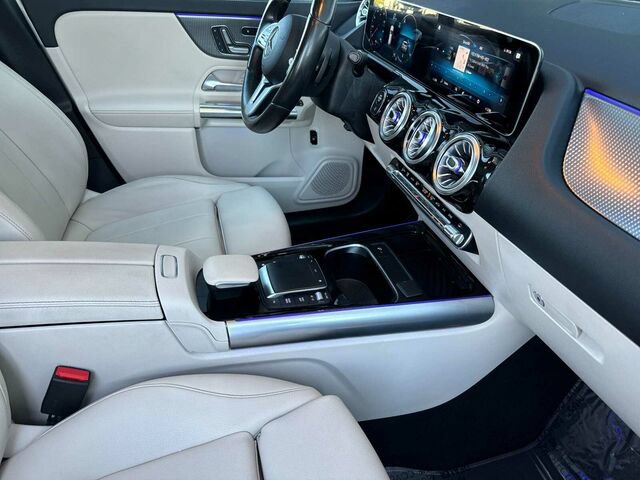 Used 2021 Mercedes-Benz GLA 250 4MATIC w/ Premium Package image 17