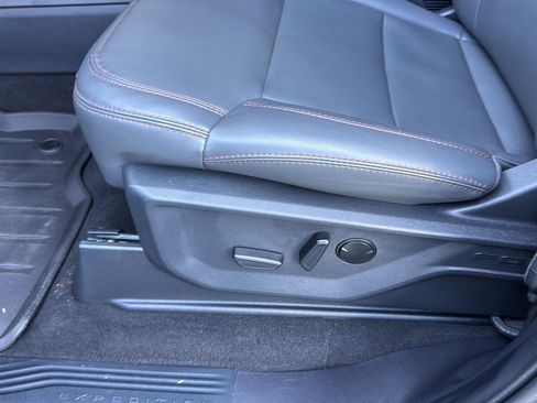 Certified 2025 Ford Expedition Active image 29