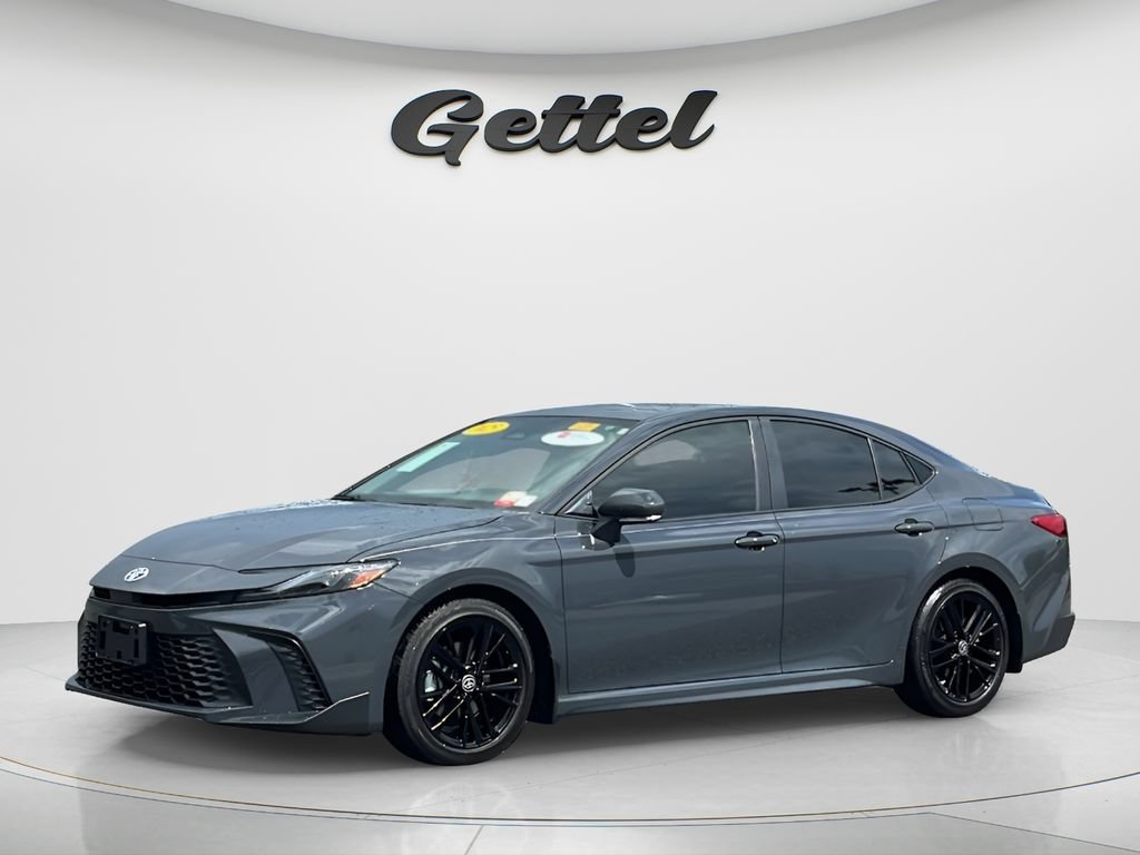 Used 2025 Toyota Camry SE FWD image 1