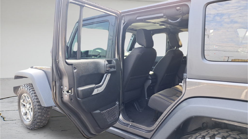 Used 2017 Jeep Wrangler Unlimited Rubicon w/ Connectivity Group AWD/4WD image 23
