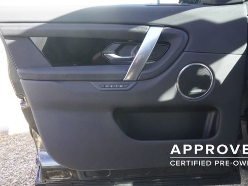 Used 2025 Land Rover Discovery Sport S image 17