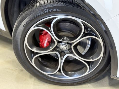 Used 2024 Alfa Romeo Stelvio Veloce image 12