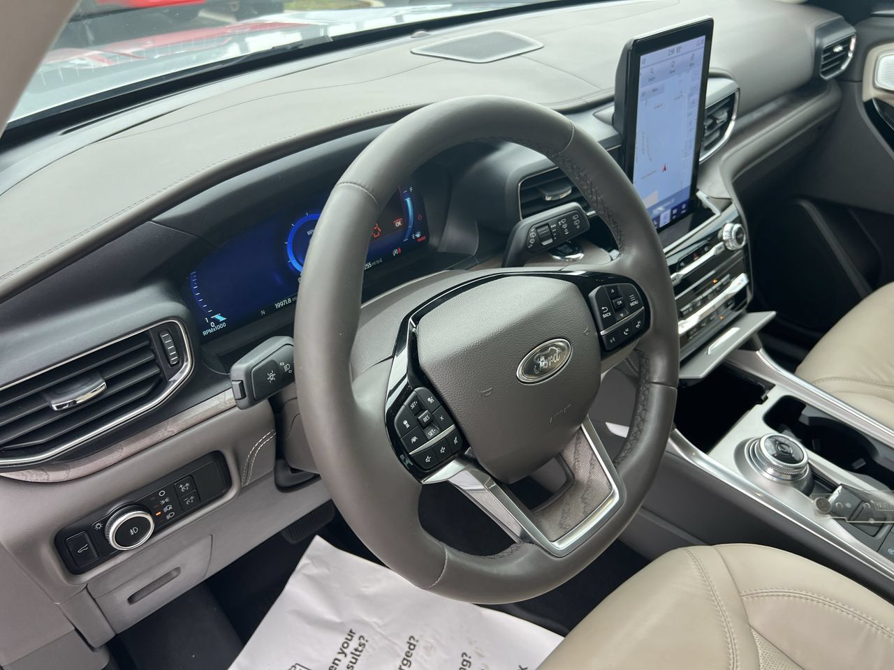 Used 2023 Ford Explorer Platinum w/ Technology Package AWD/4WD image 18