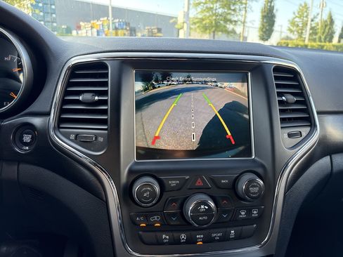 Used 2017 Jeep Grand Cherokee Altitude RWD image 26