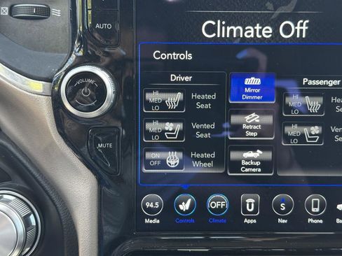 Used 2021 RAM 1500 Laramie AWD/4WD image 25