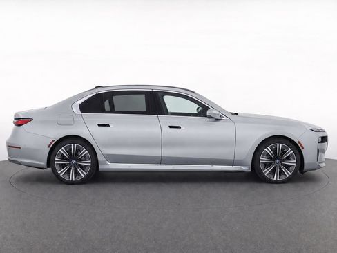 Used 2024 BMW i7 eDrive50 w/ Executive Package RWD image 2