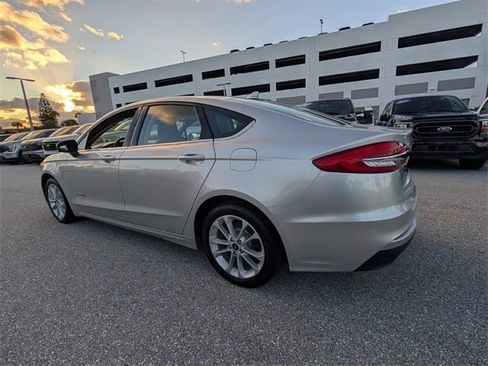 Used 2019 Ford Fusion SE image 10