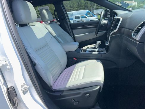 Used 2018 Jeep Grand Cherokee Limited RWD image 23