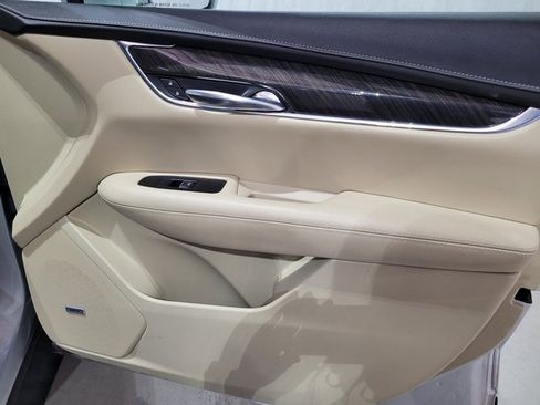 Used 2018 Cadillac XT5 FWD image 65